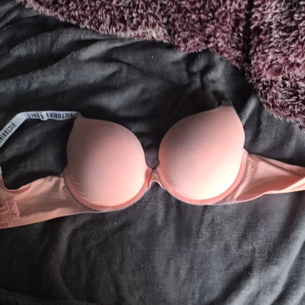 Vs 34d bra has some hair dye stains